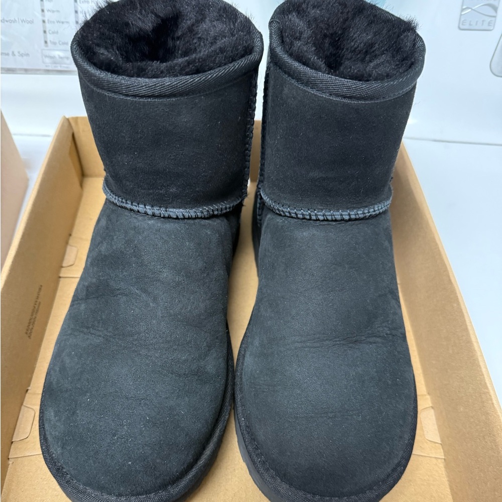 Uggs mini black